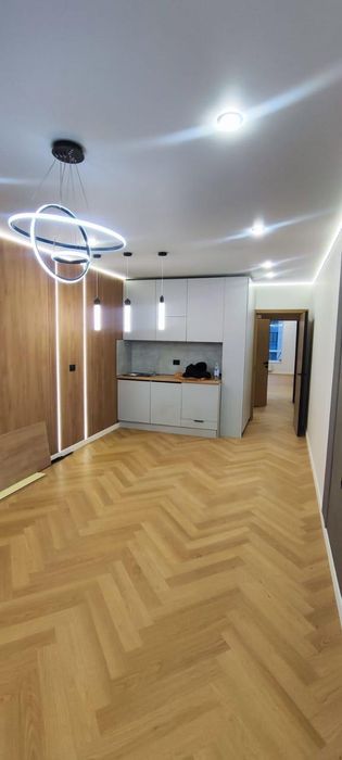 Продаем кв ЖК 12 месяцев . в центр новый дом. Дизайнерский ремонт