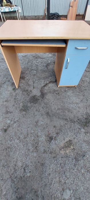 Продам компьютерный стол