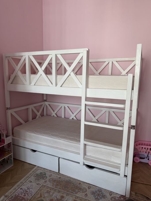 Продам двухъярусную кровать