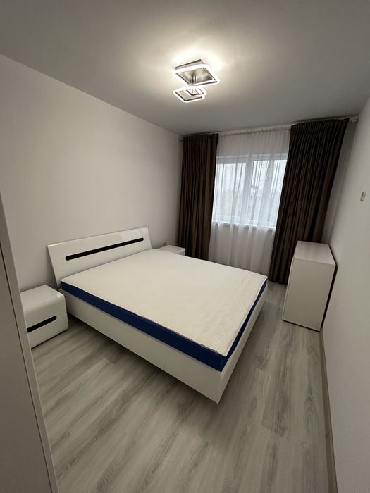 Inchiriez apartament 3 camere 2 bai si loc parcare + terasa