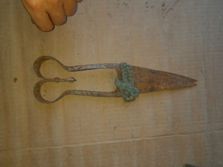 Стари ключове и ножици