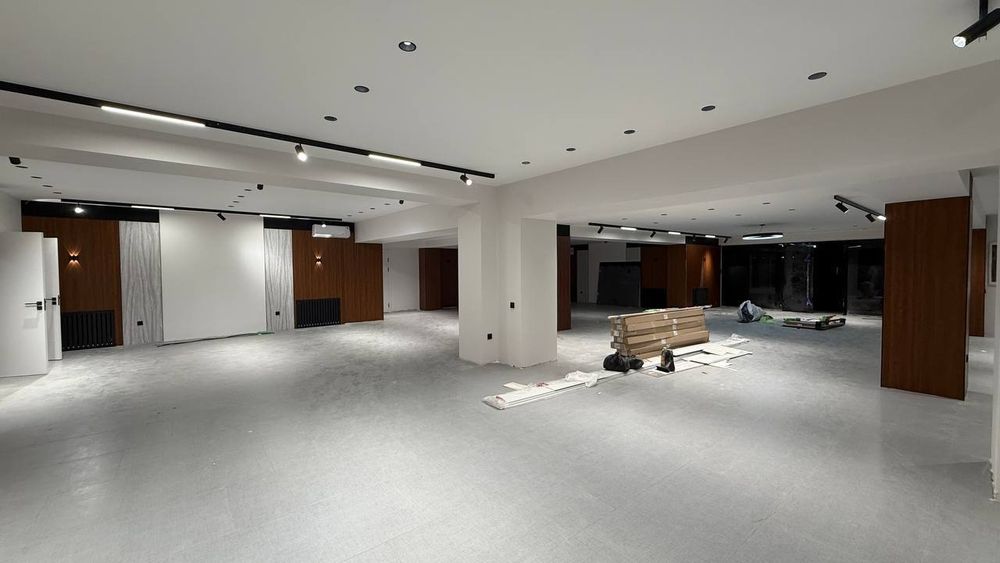 Продается нежилое помещение, ориентир: Посольство России, 913м²