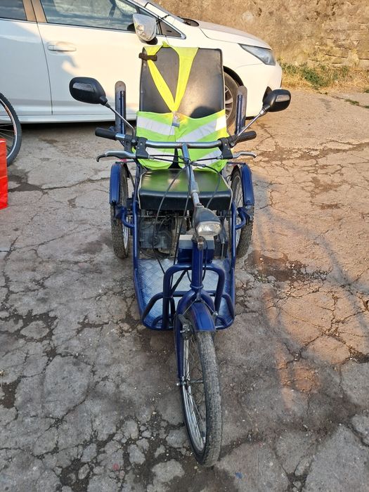 Schimb triciclu pe benzină cu triciclu electric