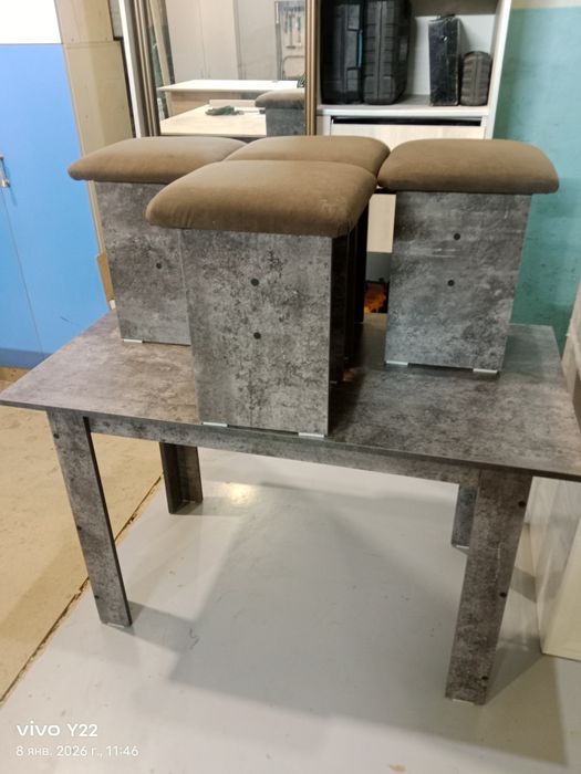 Продам кухонный стол и табуретки