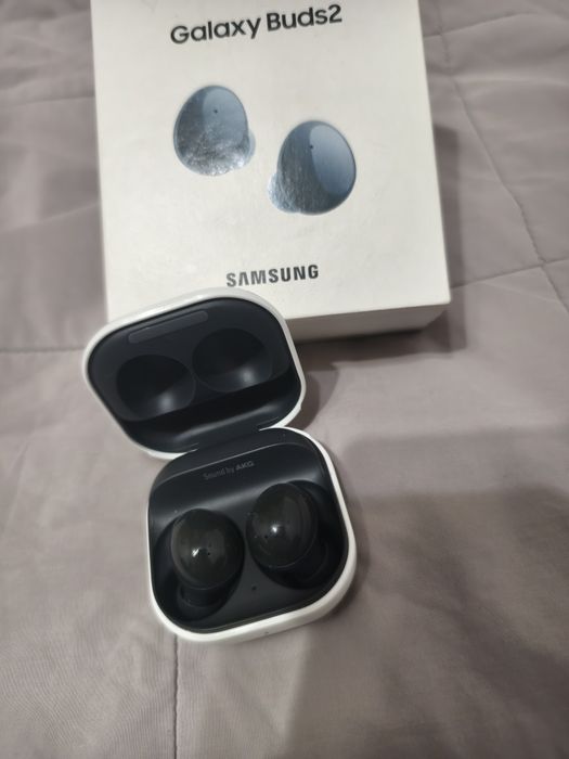 Продам наушники galaxy buds 2