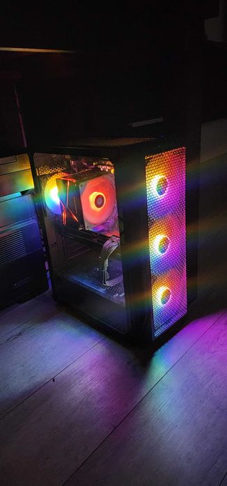 Мощен геймърски PC Ryzen 7 7700 64GB RAM RX 7700 M2