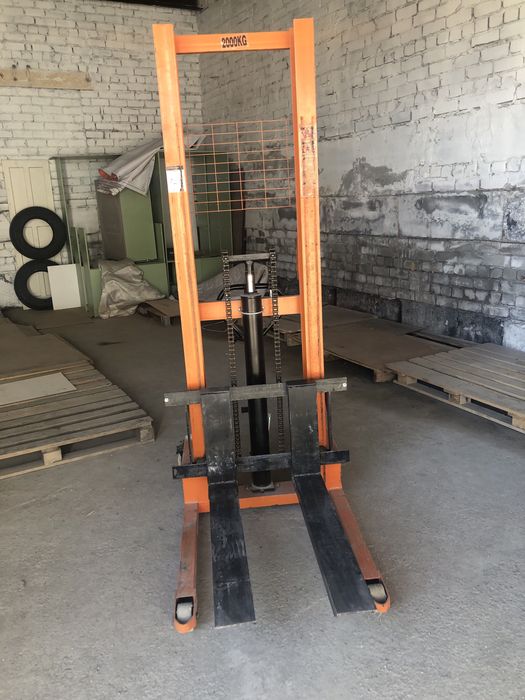 Продам штабелер 250 000