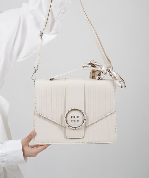 Женская сумка miu miu с нежно голубом цвете