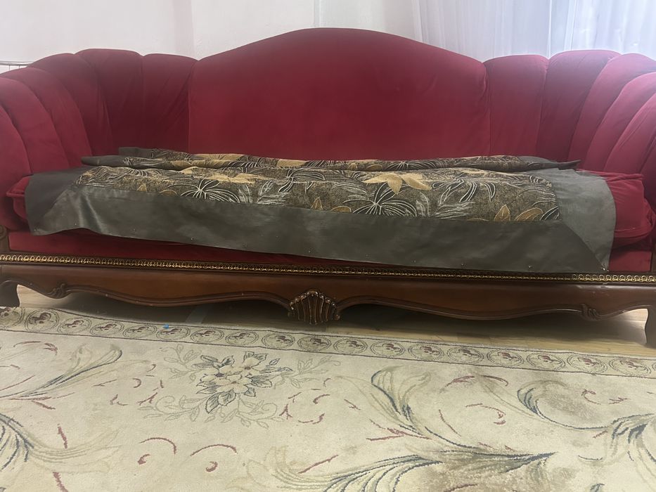 Диван класический