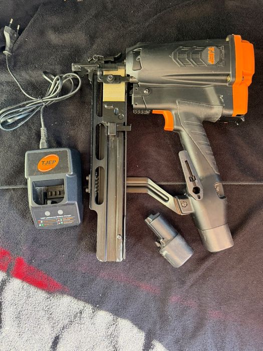 T jep pistol de cuie capse pe acumulator si gaz