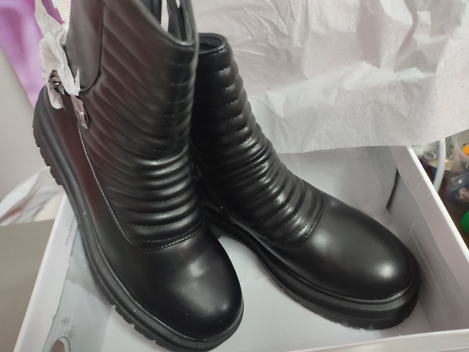 Дамски боти чисто нови