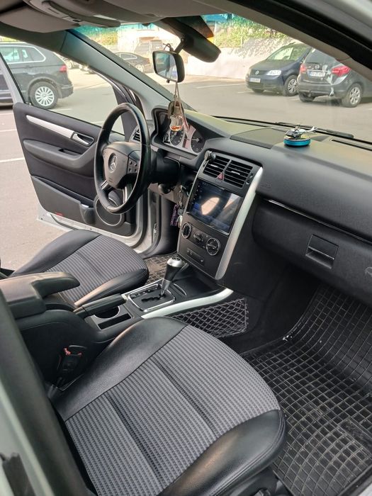 Mercedes-Benz B200
