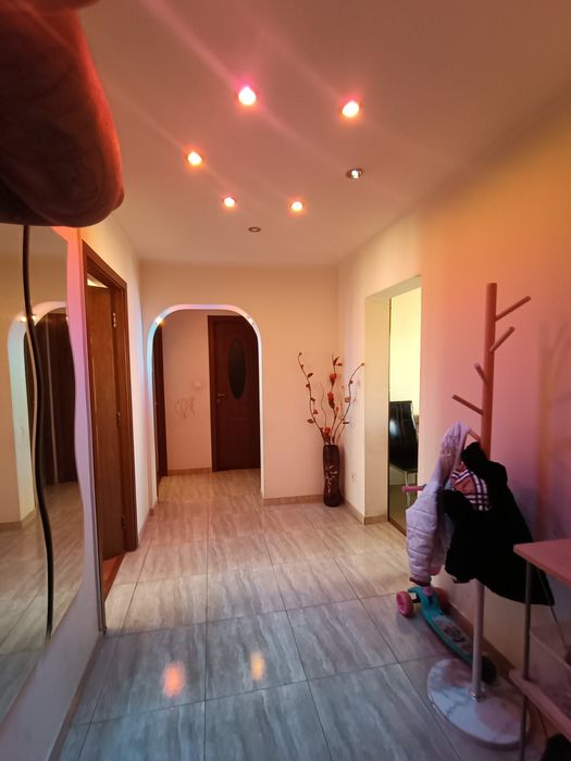 Vând apartament 3 camere