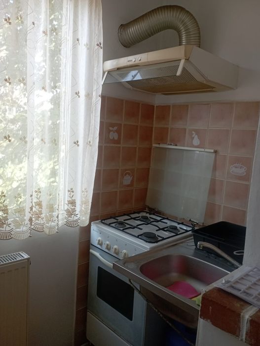 Dau in chirie apartament cu 2 camere