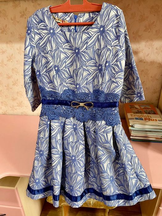 Продам нарядные платья