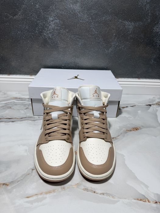 Air Jordan 1 Mid Tan Toe
