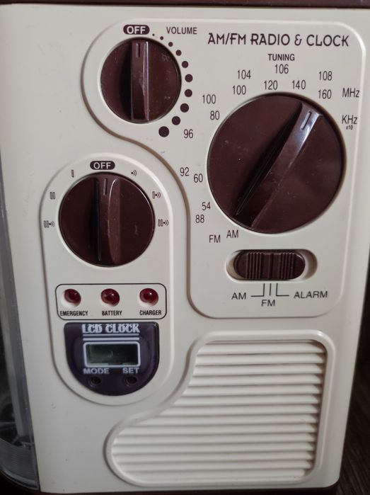 Акумулаторен Радио / Фенер - 6 в 1