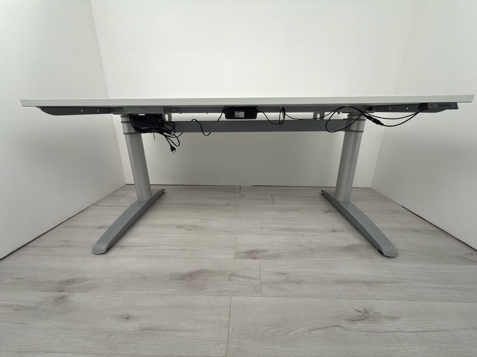 Бюро електрическо регулируем подходящо за домашен офис и бизнес среда