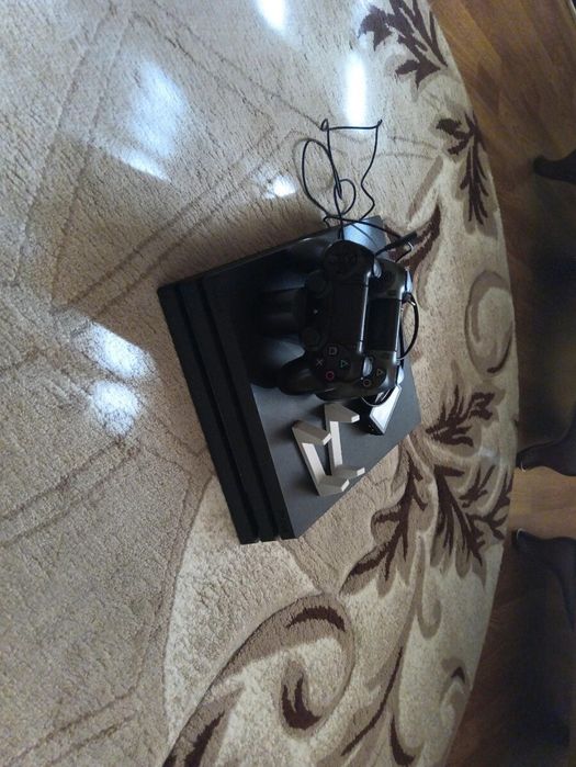 PS4 Pro 1TB, 35 jocuri (6 nedesfăcute)