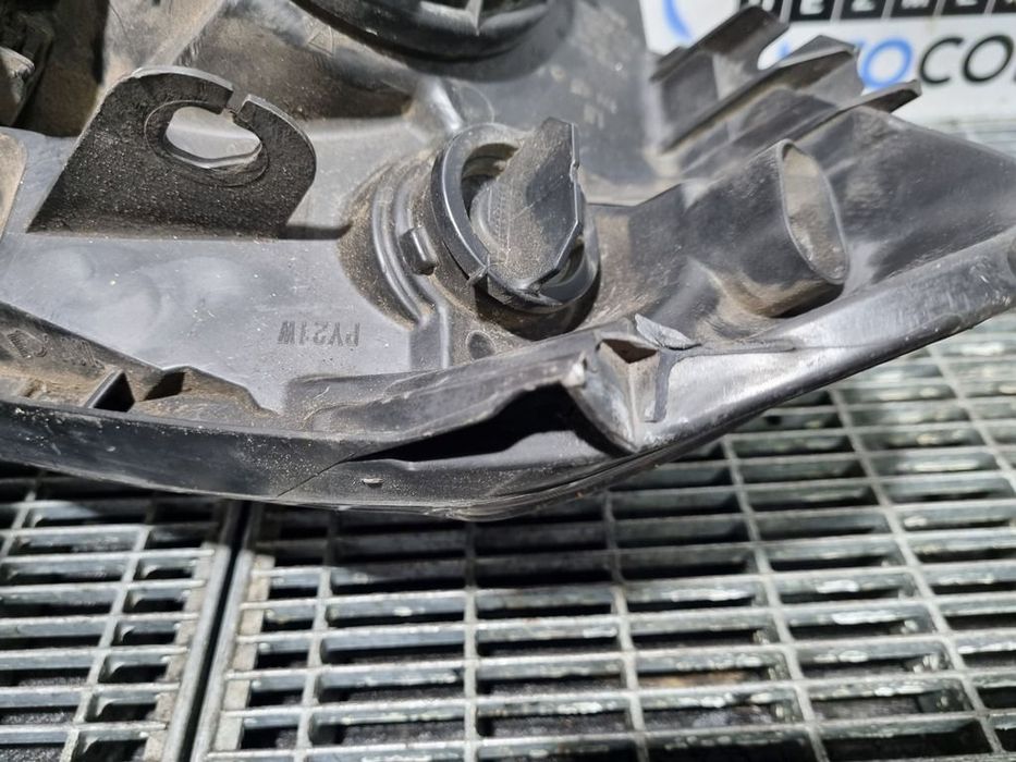 Far Stanga Nissan Qashqai Facelift 2010 - 2013 SUV 4 Usi (745) Cu lupă CLEME RUPTE