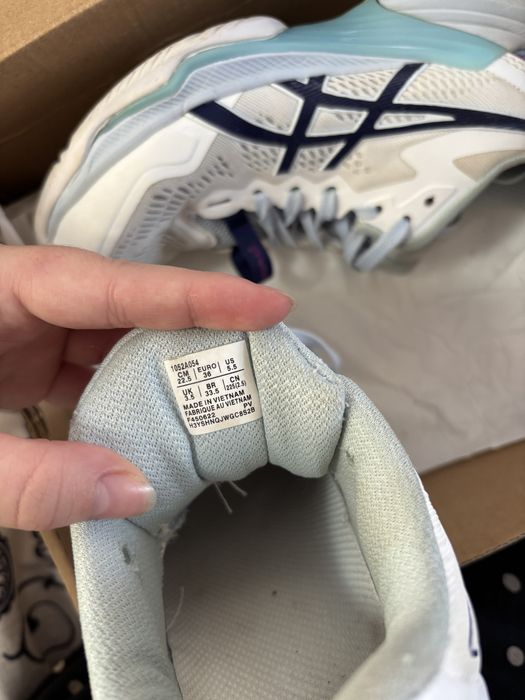 Asics кроссовки