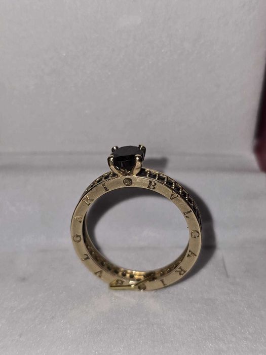 Vînd inel aur /pietre negre BvLgari