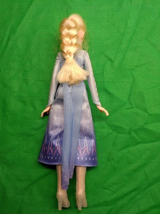 Кукли Барби,Кен и от филмче "Замръзналото Кралство " Елза и Анна