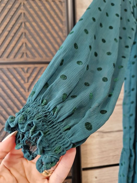 Зелена рокля Stradivarius