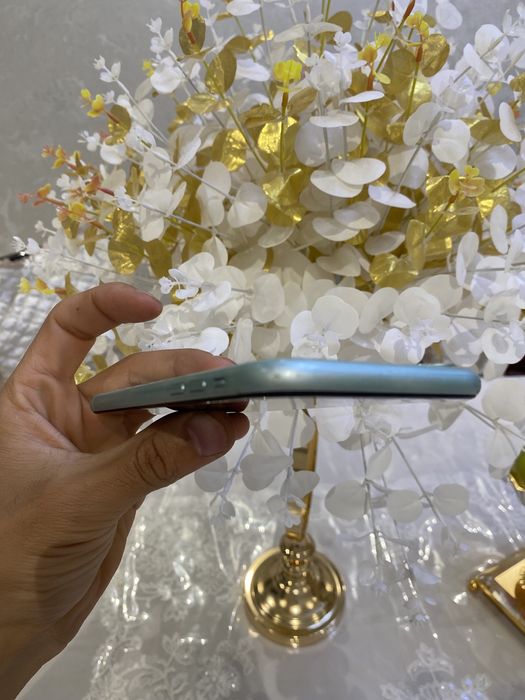 Iphone 11 64         .