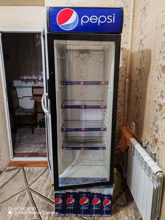 Витринный холодильник б/у