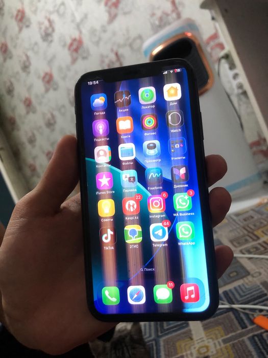 Продам айфон 11 на 64гб