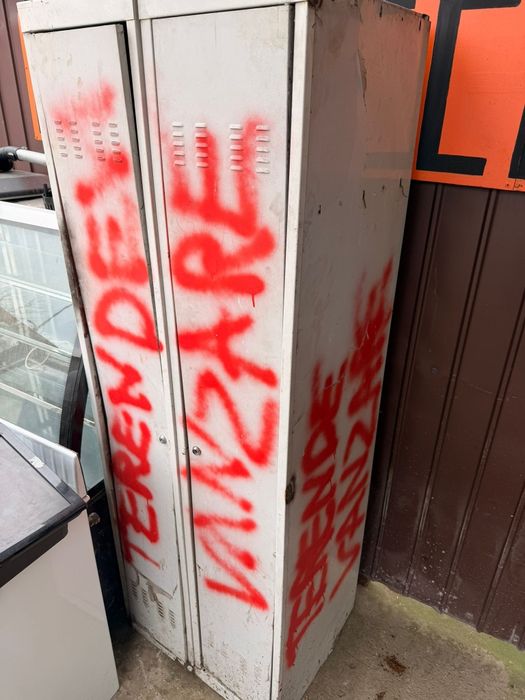 Dulap metalic cu doua sau trei usi