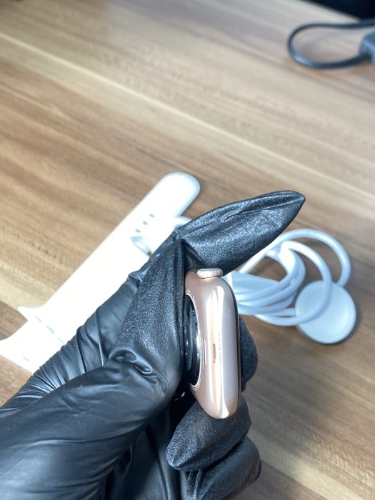 Apple Watch Seria 11 / 46 mm / Starlight