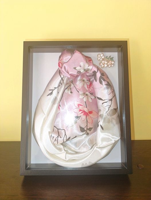 Рамка, шал и брошка – handmade композиция 3в1, уникален стилен подарък