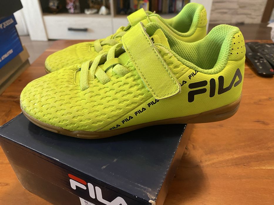 Детски футболни обувки FILA