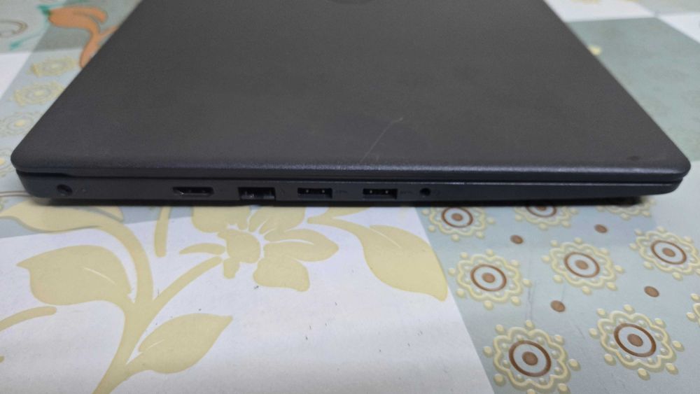 Dell 11th 15.6HD/ i5-1135g7/ 8gb/ SSD-256gb/ Intel iris xe graphics