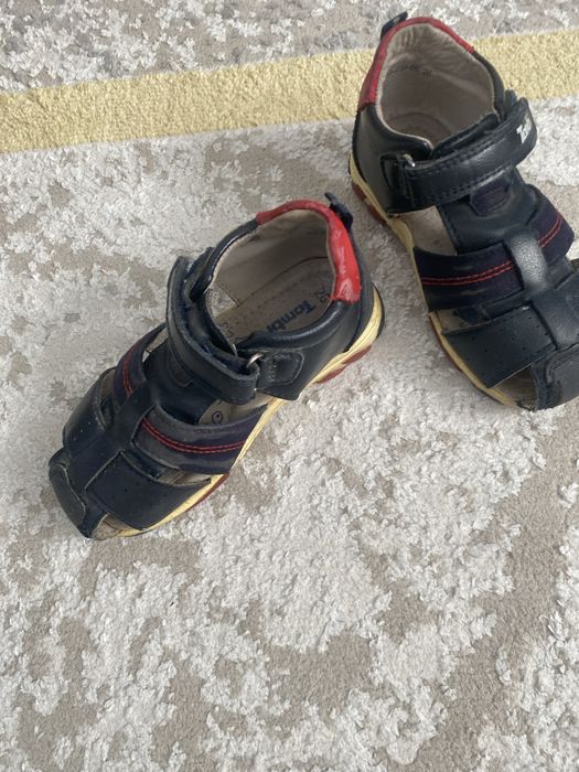 Продам сандалики для мальчиков