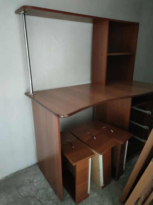 Продам книжный стол