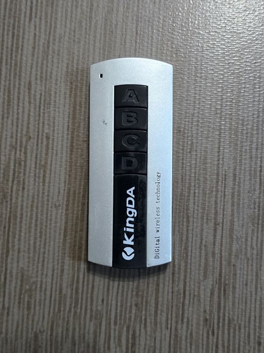 Plafoniera/Lustră decorativă cu sticlă transparentă în formă de floare