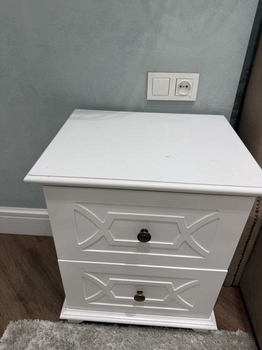 Стол , стул и диваны , тумбы