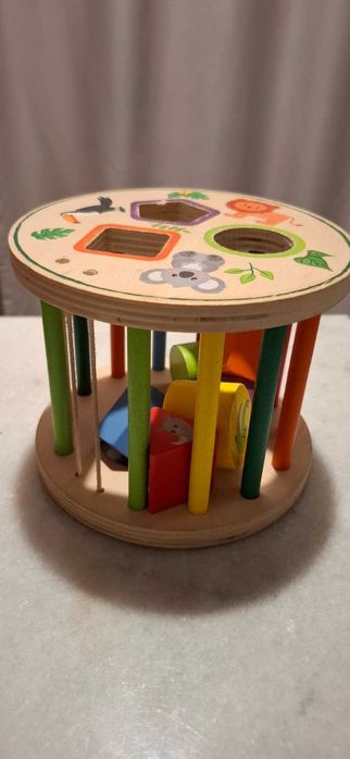Jucarie educationala  copiii sortator de forme geometrice din lemn