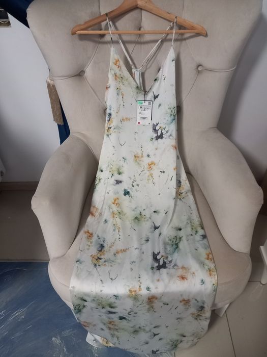 Rochie lunga slip dress înflorat cu bretele subțiri măsură M Zara