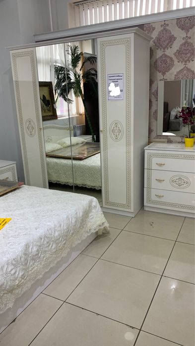 Продам спальный гарнитур