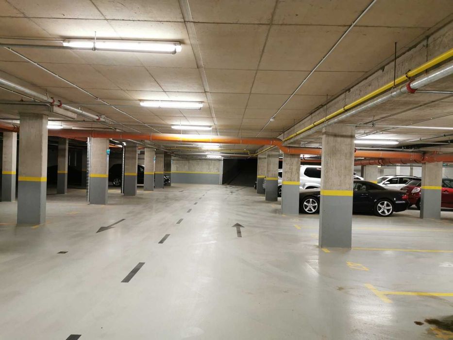 Давам под наем подземно паркомясто в Кръстова вада