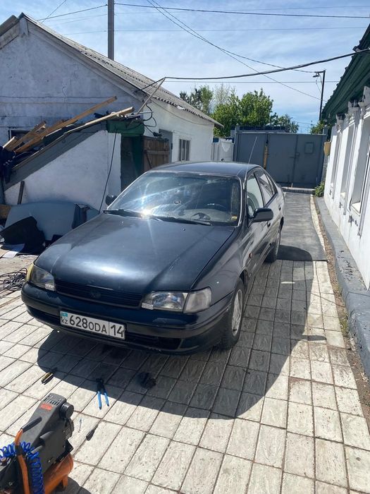 Продам Карину е 1995 г 1.6