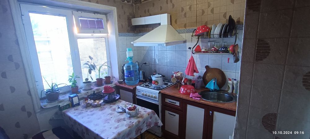 Kvartira sotiladi 2 xona 4 etaj