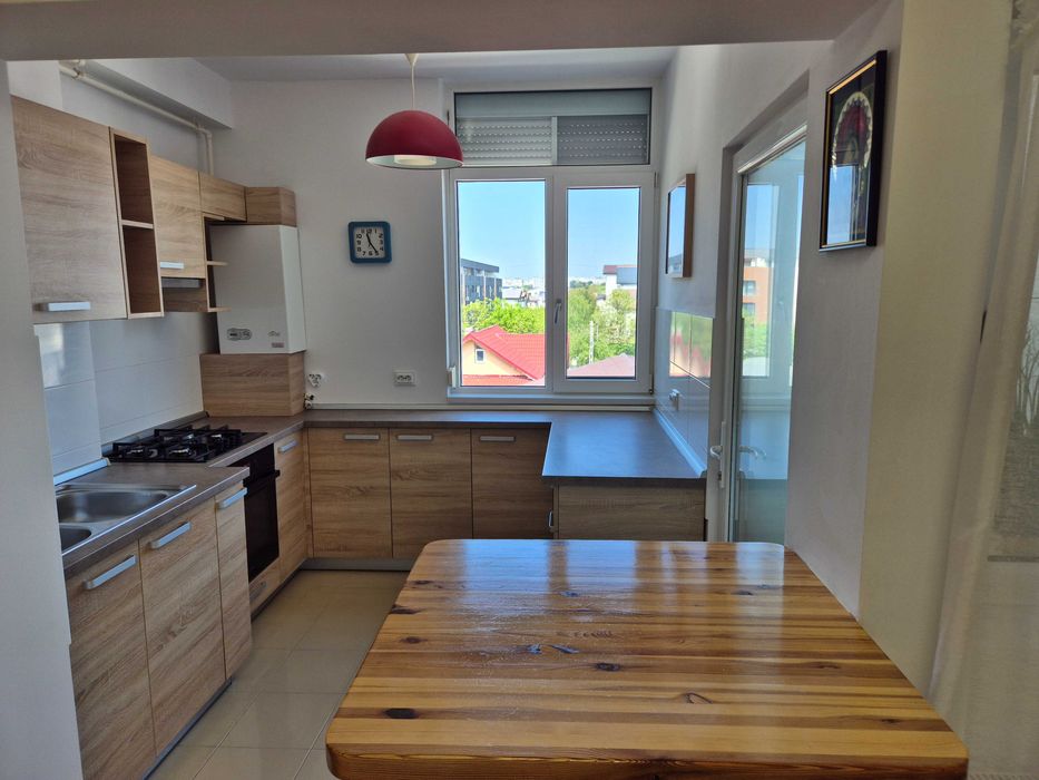 Vand apartament cu 3 camere