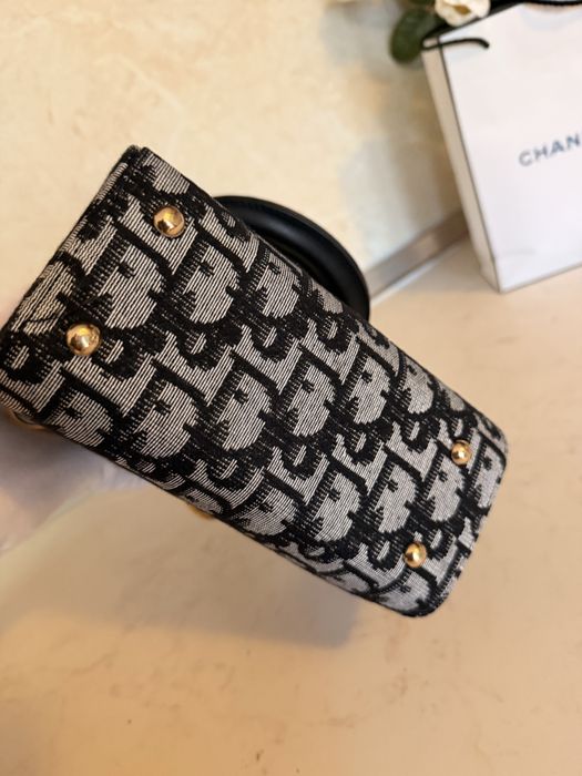 Нова дамска чанта Lady Dior mini