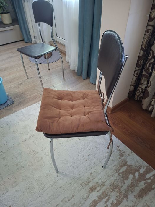 Продаются стулья кухонные