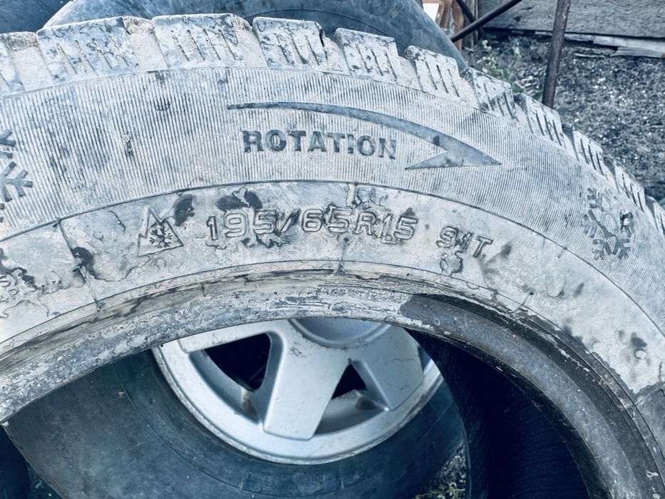 Продам диски с резиноы 15